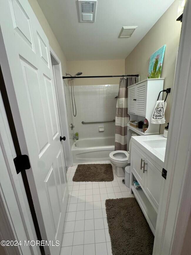 Building Photo - 402 Wedgewood Cir