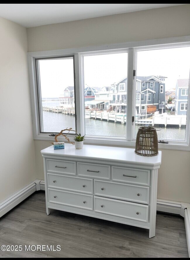 Building Photo - 241 Westmont Ave