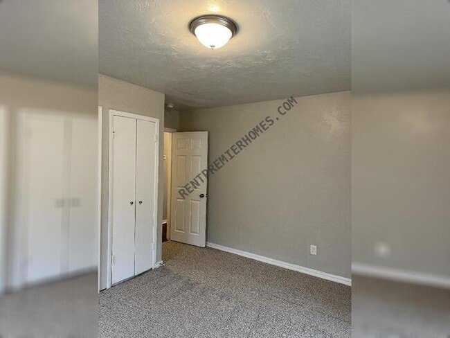 Building Photo - 2000 Lanesboro Dr