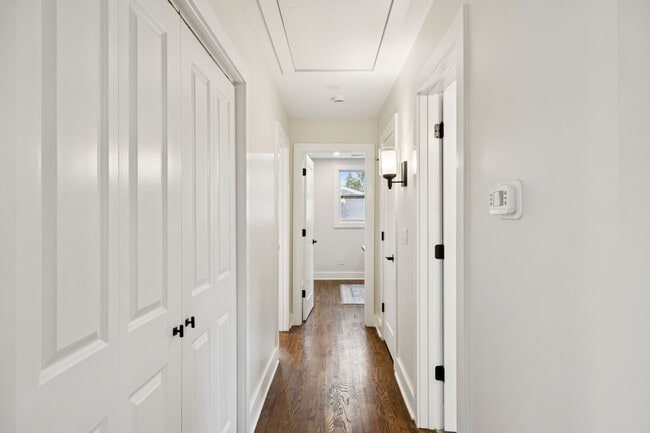 Building Photo - 215 Ash Dr