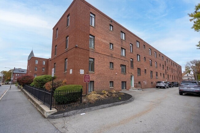 Building Photo - 20 Ashland St