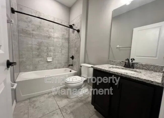 Building Photo - Modern & Spacious 3 Bed, 2 Bath Home in No...