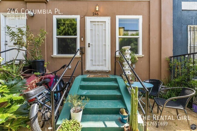 Building Photo - 246 Columbia Pl