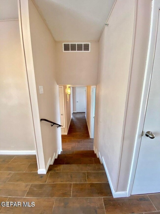 Building Photo - 3213 El Morro Rd