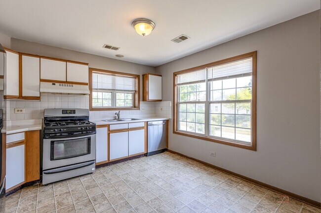 Building Photo - 2847 Heatherwood Dr
