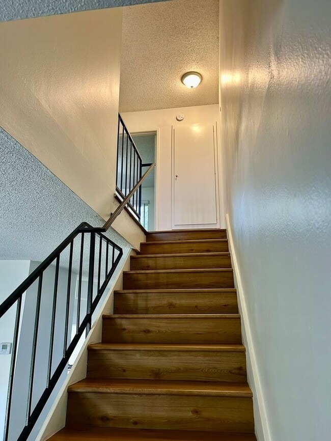 Building Photo - REALLY NICE 2BD & 1.5BA TOWNHOME IN FULLERTON
