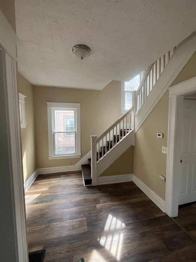 Building Photo - 201 Rosewood Terrace