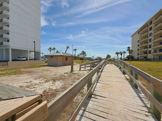 Building Photo - 3255 La Paloma Ave