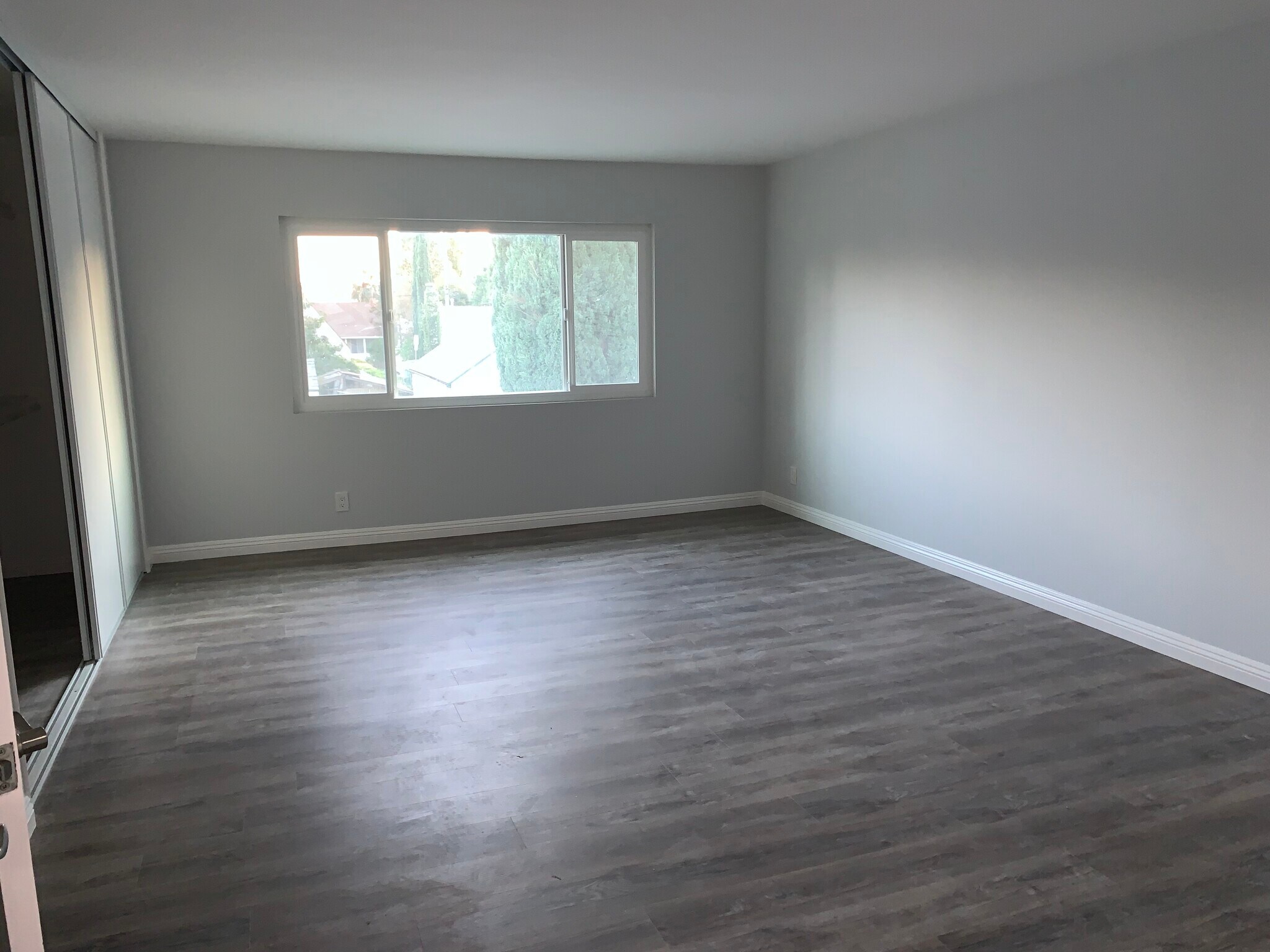 Main Bedroom - 15344 Leadwell St
