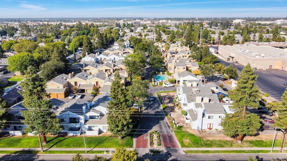 Building Photo - 7675 N 1st St