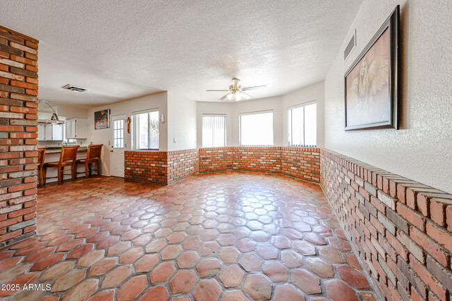 Building Photo - 8531 W Pinnacle Peak Rd