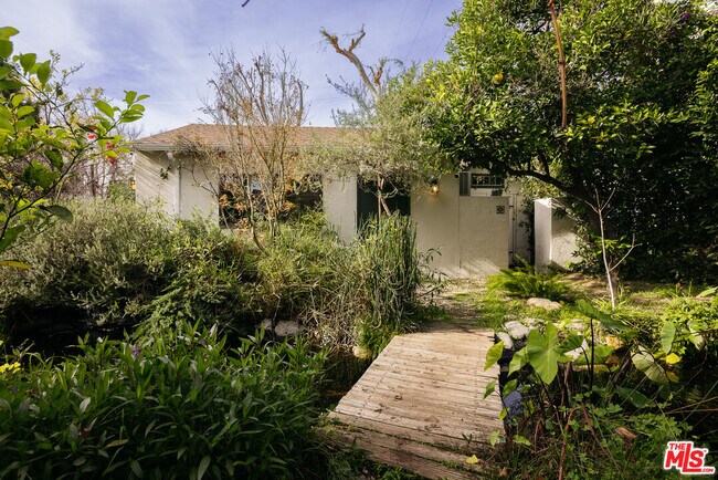 Building Photo - 11523 Albers St