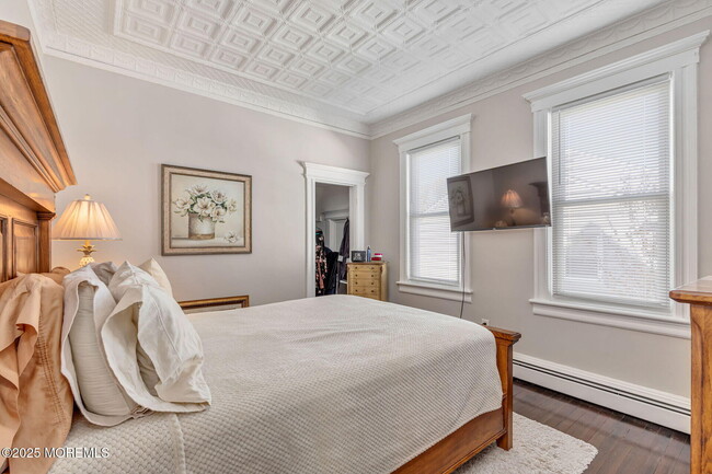 Building Photo - 353 Main St