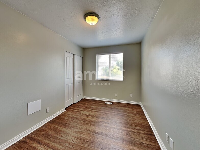 Building Photo - 927 W 2400 N St