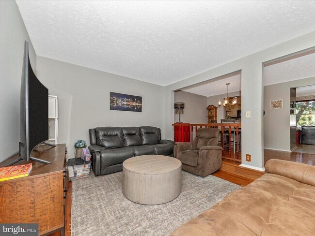 Building Photo - 12461 Quail Woods Dr