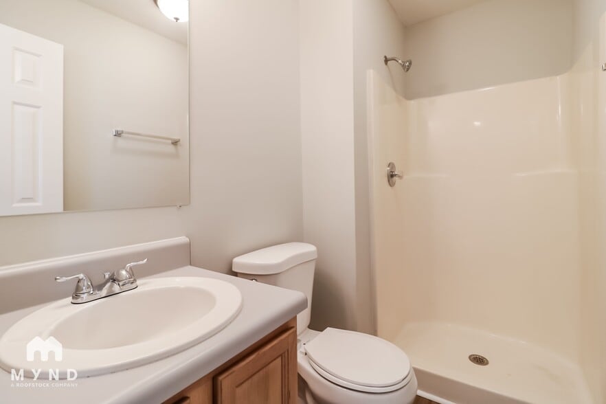 Building Photo - 1084 Holly Pointe Dr