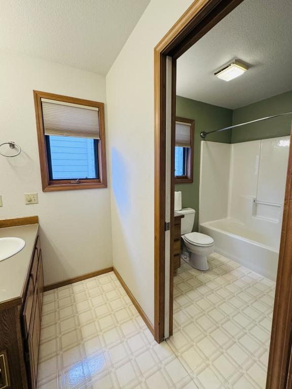 Building Photo - 2153 Alpine Dr