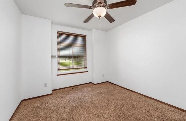Building Photo - Luxurious Bel Aire Home