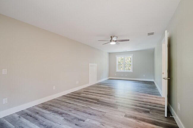 Building Photo - Secluded Four Bedroom Home on Seven Acres in Midway Farms!