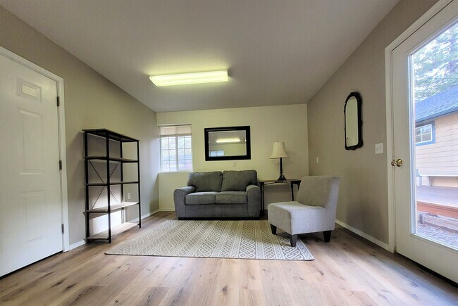 Building Photo - Charming Home, Bend`s West-side, Detached Garage and Bonus Space. Great Location.  Flexible Lease...