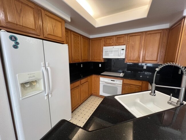Building Photo - $3,595 - Beautiful and Spacious Downtown San Jose 2bd/2ba Condo in a Luxury Complex Next To SJSU