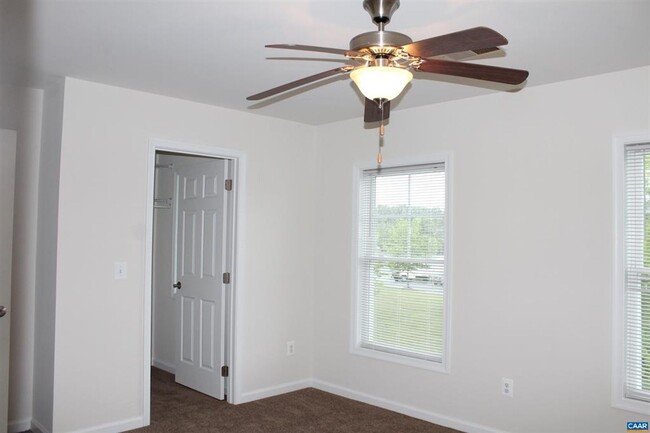 Building Photo - Two story townhouse w/ 3 bedrooms,2.5 baths