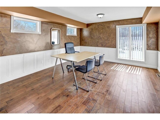 Building Photo - 1209 Lewis Ave SW
