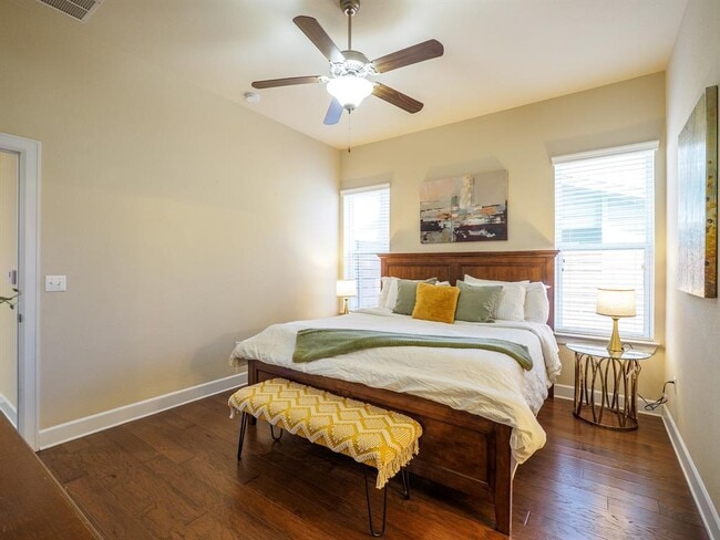 Building Photo - 5605 Roosevelt Ave