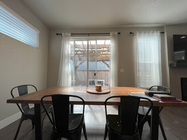 Building Photo - Spacious 3-Bedroom + Loft Home with Modern...