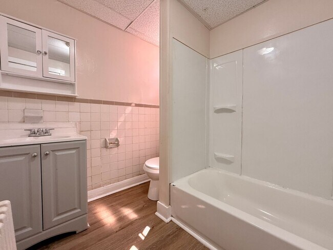 Building Photo - 141 W Elmer St