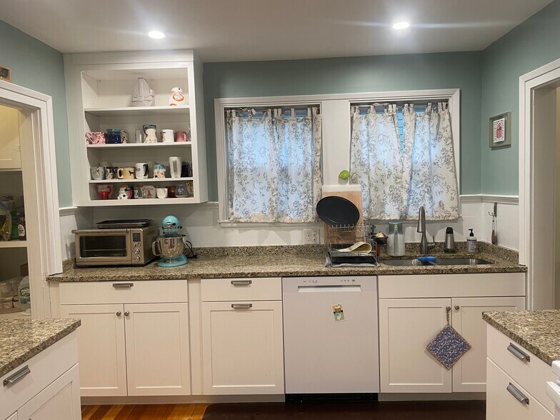 Kitchen - 16 Appleton Place