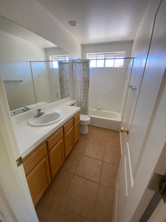 Building Photo - For Rent – Spacious Las Palmas II Home