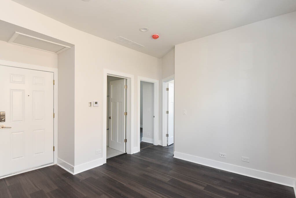 Building Photo - 4365 N Elston Ave