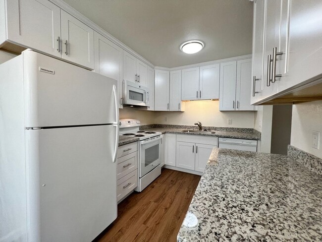 Building Photo - MAI1880-1884