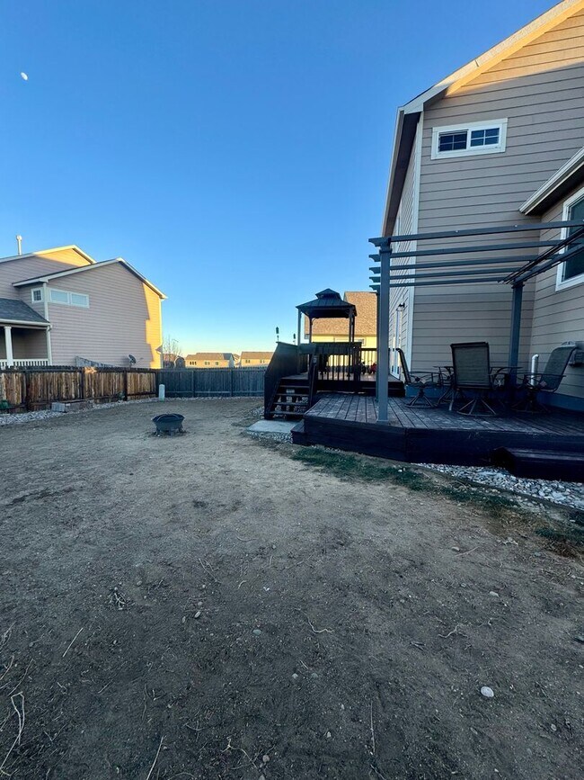 Building Photo - Gorgeous 3 bed/2.5 bath home with 3-CAR TANDEM GARAGE in Painted Sky