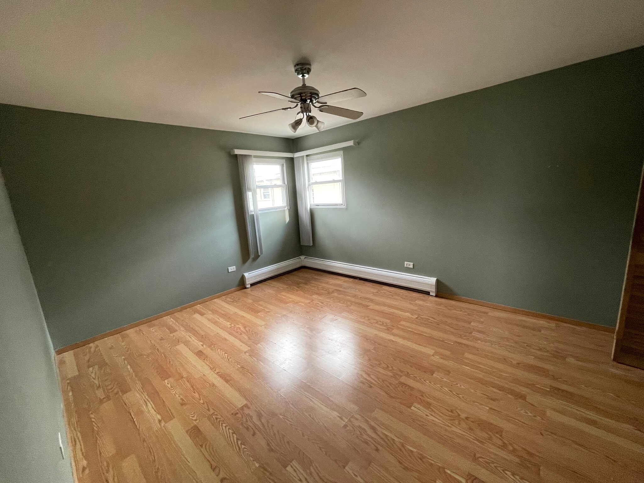 Master bedroom - 2440 River Rd