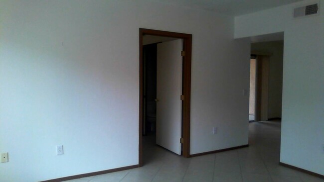 Building Photo - Non age restricted townhome available    V...