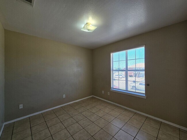 Building Photo - SECTION 8/HUD ACCEPTED - AVAILABLE NOW!