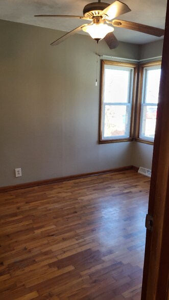 Building Photo - 1420 W Poplar St