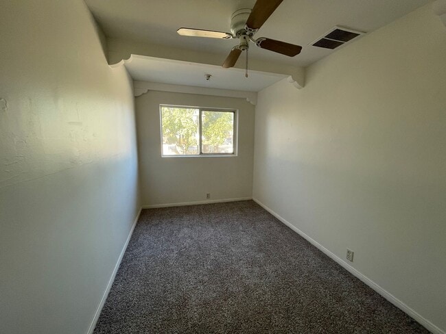 Building Photo - Four Bedroom Two Bathroom Home in Hemet!