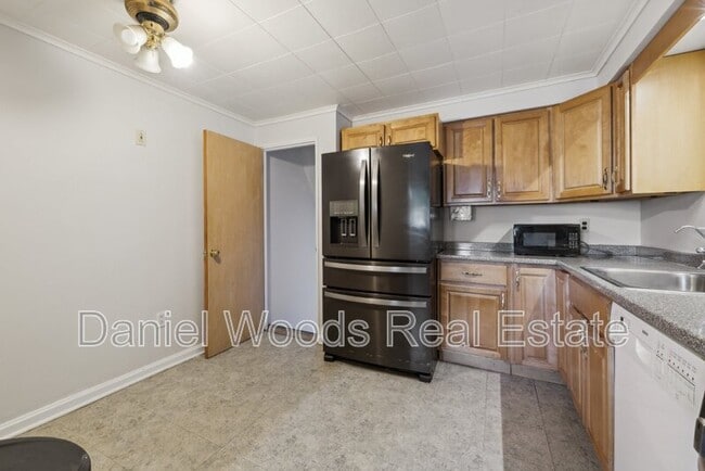 Building Photo - 49 Story Rd