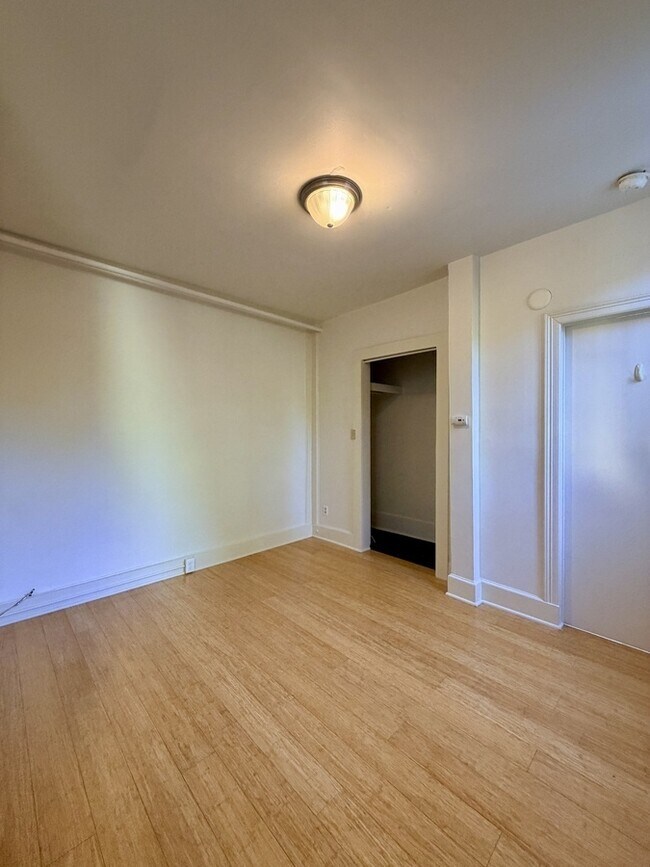 Building Photo - 2536 Sutter St