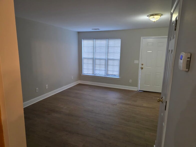 Building Photo - 79 Pine Crest Cir