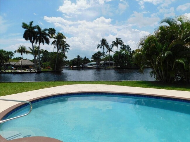 Building Photo - 108 NE 30th St