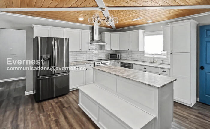 Building Photo - 5501 St Elmo Ave