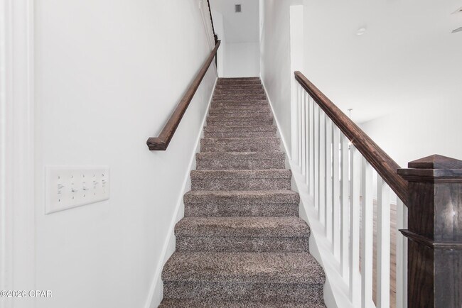 Building Photo - 413 Raven Ln