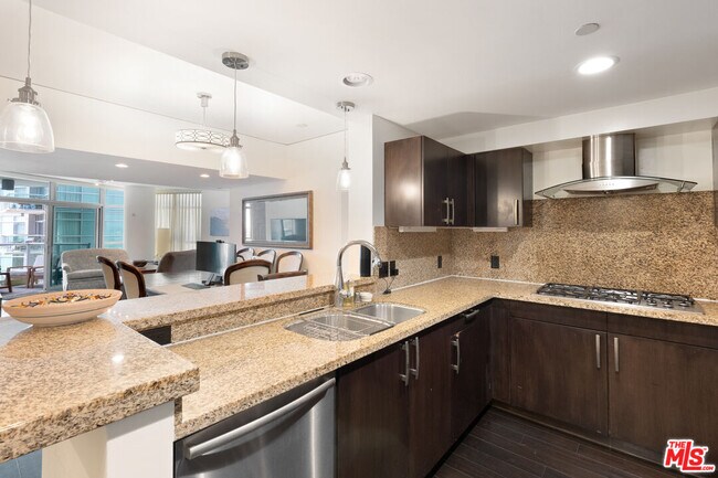 Building Photo - 13650 Marina Pointe Dr