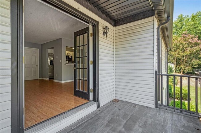 Building Photo - 3599 Woodbriar Cir