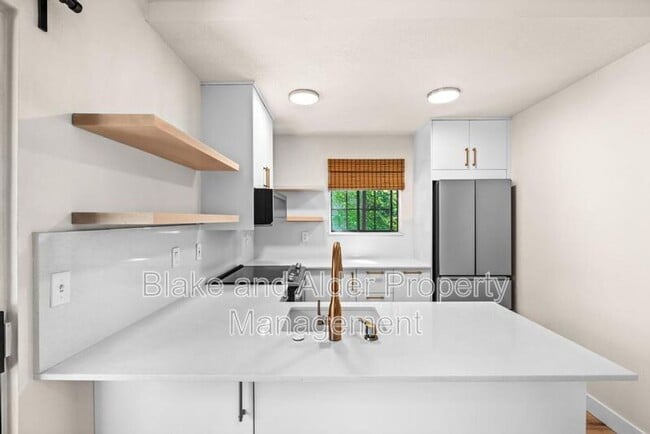 Building Photo - 4000 Carman Dr