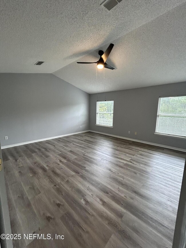 Building Photo - 10258 Meadow Point Dr